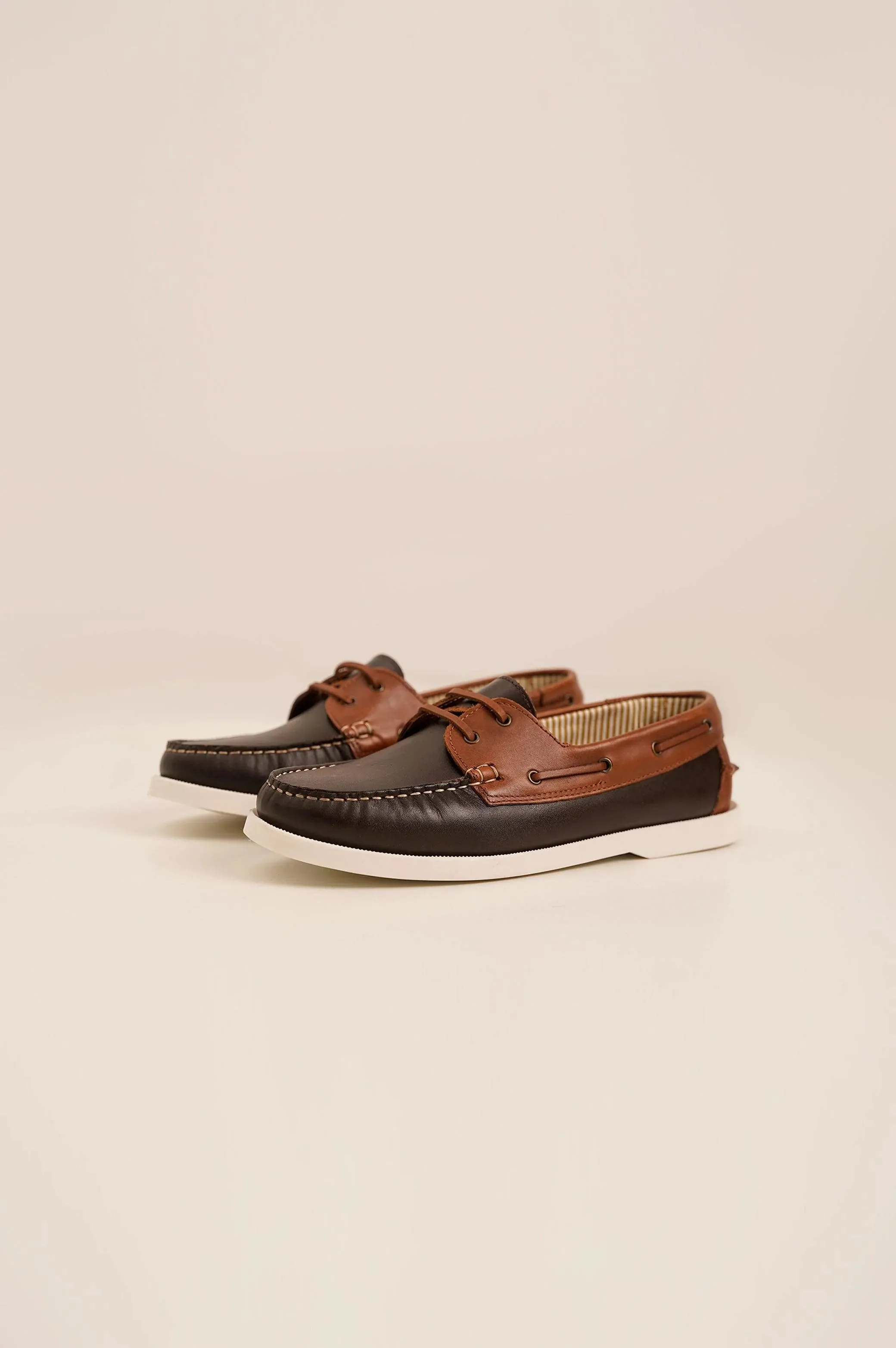 LEATHER BOAT SHOES