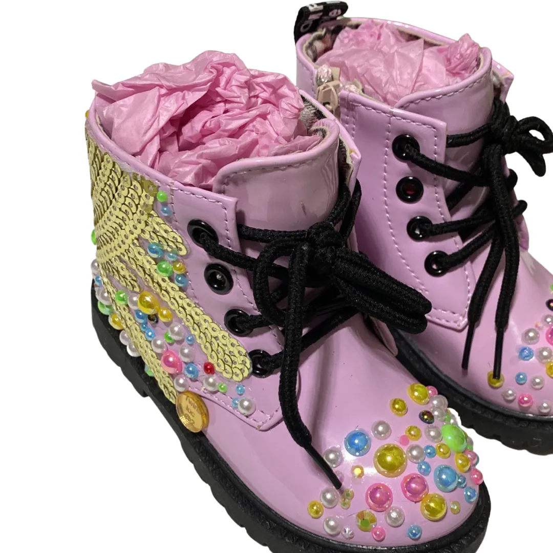 PINKEY SEQUENCE & PEARLS ON PINK BOOTS